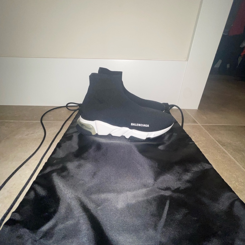 Balenciaga Speed Knit men’s
Very little used
Box included
Size 8
550$